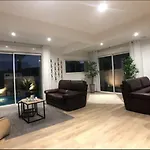 Flavie- Luxueuse - Piscine Sous Le Soleil- Confort Jardin Barbecue -borne Recharge Electrique 10min Plage- Famille-piscine *
