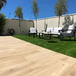 Villa Flavie- Luxueuse - Piscine Sous Le Soleil- Confort Jardin Barbecue -borne Recharge Electrique 10min Plage- Famille-piscine Lattes