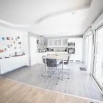 Flavie- Luxueuse - Piscine Sous Le Soleil- Confort Jardin Barbecue -borne Recharge Electrique 10min Plage- Famille-piscine