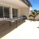Villa Flavie- Luxueuse - Piscine Sous Le Soleil- Confort Jardin Barbecue -borne Recharge Electrique 10min Plage- Famille-piscine