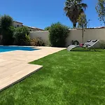 Flavie- Luxueuse - Piscine Sous Le Soleil- Confort Jardin Barbecue -borne Recharge Electrique 10min Plage- Famille-piscine Villa