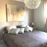 Flavie- Luxueuse - Piscine Sous Le Soleil- Confort Jardin Barbecue -borne Recharge Electrique 10min Plage- Famille-piscine Villa