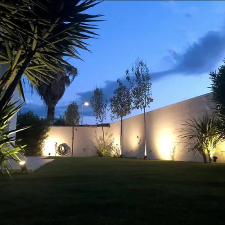 فيلة Flavie- Luxueuse - Piscine Sous Le Soleil- Confort Jardin Barbecue -borne Recharge Electrique 10min Plage- Famille-piscine لات