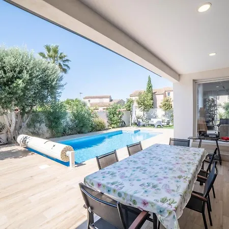 Flavie- Luxueuse - Piscine Sous Le Soleil- Confort Jardin Barbecue -borne Recharge Electrique 10min Plage- Famille-piscine Lattes