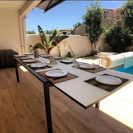 Flavie- Luxueuse - Piscine Sous Le Soleil- Confort Jardin Barbecue -borne Recharge Electrique 10min Plage- Famille-piscine