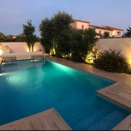 Flavie- Luxueuse - Piscine Sous Le Soleil- Confort Jardin Barbecue -borne Recharge Electrique 10min Plage- Famille-piscine Villa Lattes