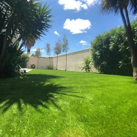 Flavie- Luxueuse - Piscine Sous Le Soleil- Confort Jardin Barbecue -borne Recharge Electrique 10min Plage- Famille-piscine لات