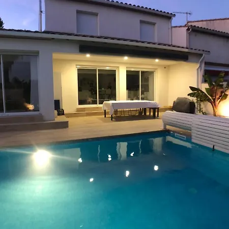Flavie- Luxueuse - Piscine Sous Le Soleil- Confort Jardin Barbecue -borne Recharge Electrique 10min Plage- Famille-piscine فيلة *