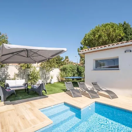Flavie- Luxueuse - Piscine Sous Le Soleil- Confort Jardin Barbecue -borne Recharge Electrique 10min Plage- Famille-piscine *