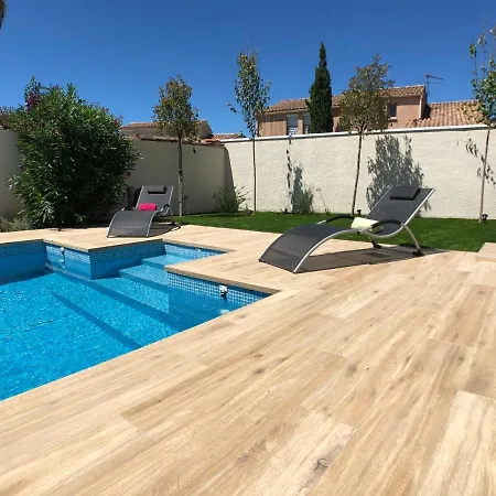 Flavie- Luxueuse - Piscine Sous Le Soleil- Confort Jardin Barbecue -borne Recharge Electrique 10min Plage- Famille-piscine *