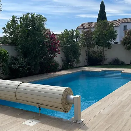 Flavie- Luxueuse - Piscine Sous Le Soleil- Confort Jardin Barbecue -borne Recharge Electrique 10min Plage- Famille-piscine لات
