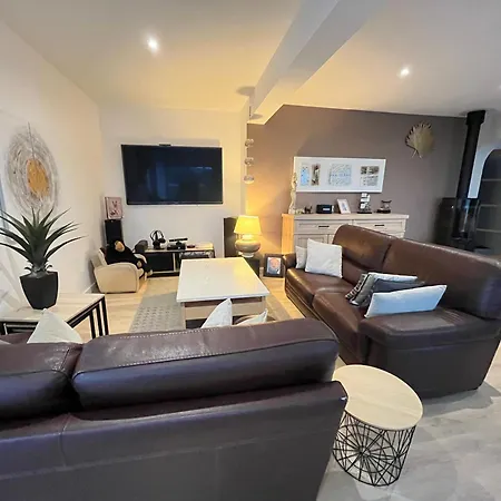 Flavie- Luxueuse - Confort Jardin Barcecue Borne Recharge Electrique 10min Plage- Famille-piscine-top Pros Services Conciergerie 빌라