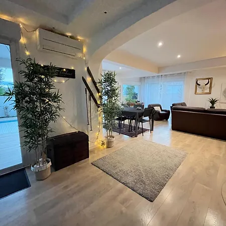 Flavie: Luxury Garden Retreat With Pool And Proximity *