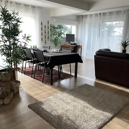 Flavie- Luxueuse - Piscine Sous Le Soleil- Confort Jardin Barbecue -borne Recharge Electrique 10min Plage- Famille-piscine * Lattes