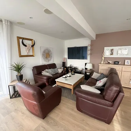 Flavie- Luxueuse - Confort Jardin Barcecue Borne Recharge Electrique 10min Plage- Famille-piscine-top Pros Services Conciergerie