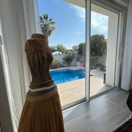 Flavie- Luxueuse - Piscine Sous Le Soleil- Confort Jardin Barbecue -borne Recharge Electrique 10min Plage- Famille-piscine * لات