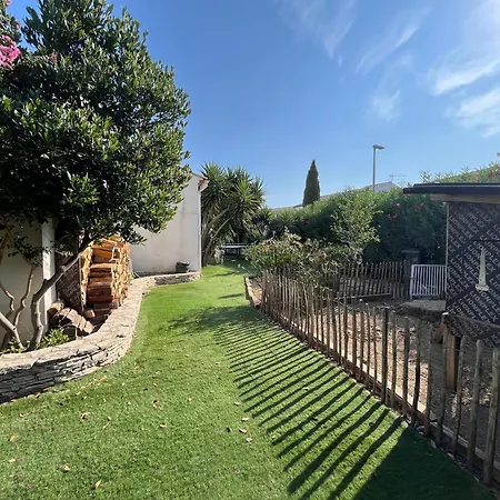 فيلة Flavie- Luxueuse - Piscine Sous Le Soleil- Confort Jardin Barbecue -borne Recharge Electrique 10min Plage- Famille-piscine *