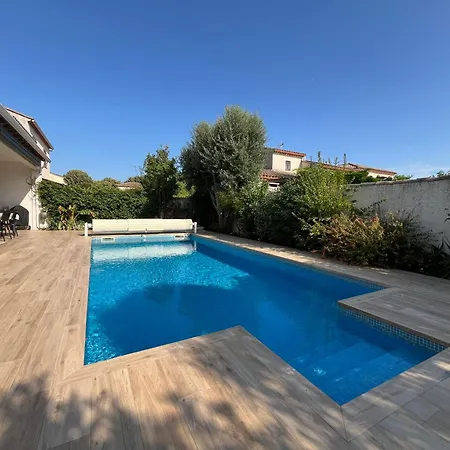 Flavie- Luxueuse - Piscine Sous Le Soleil- Confort Jardin Barbecue -borne Recharge Electrique 10min Plage- Famille-piscine