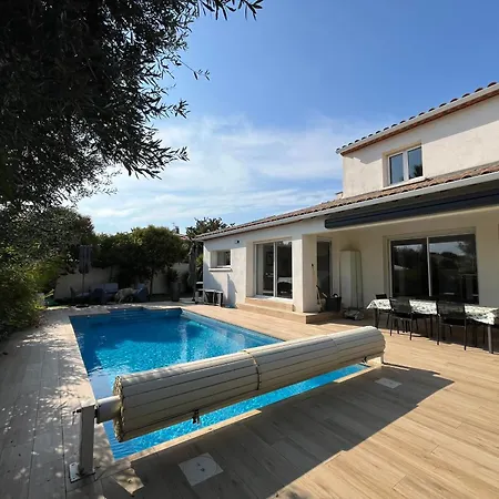 فيلة Flavie- Luxueuse - Piscine Sous Le Soleil- Confort Jardin Barbecue -borne Recharge Electrique 10min Plage- Famille-piscine لات