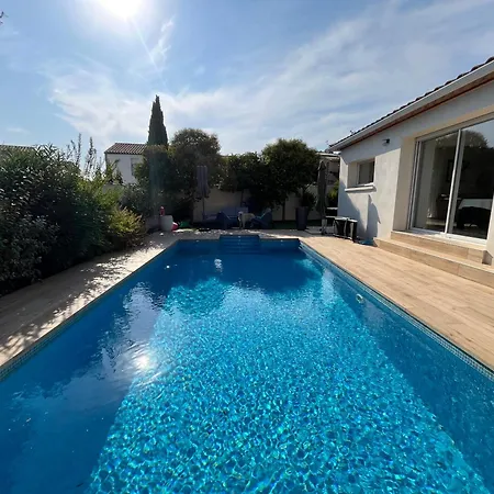 Flavie- Luxueuse - Piscine Sous Le Soleil- Confort Jardin Barbecue -borne Recharge Electrique 10min Plage- Famille-piscine فيلة لات