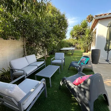Flavie- Luxueuse - Piscine Sous Le Soleil- Confort Jardin Barbecue -borne Recharge Electrique 10min Plage- Famille-piscine * لات